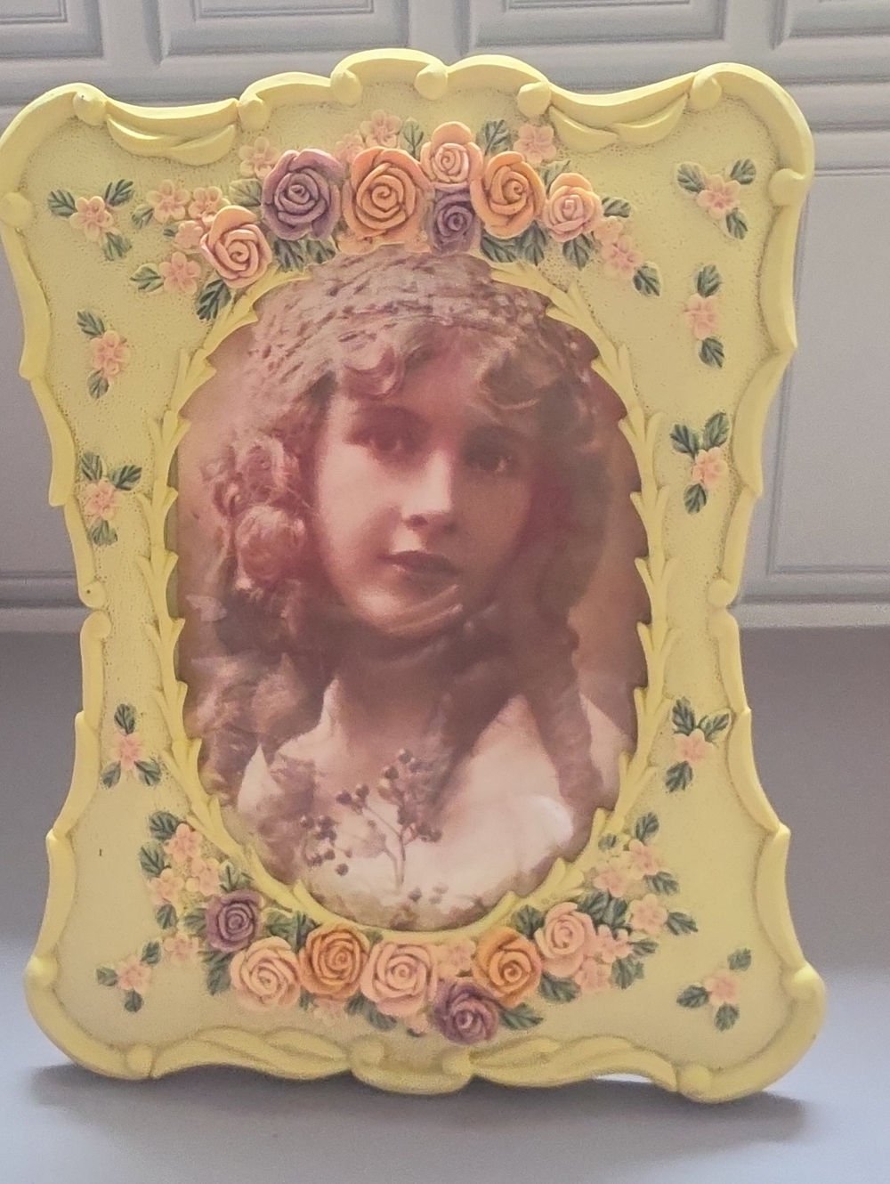 Vintage Floral Resin Picture Frame - Yellow